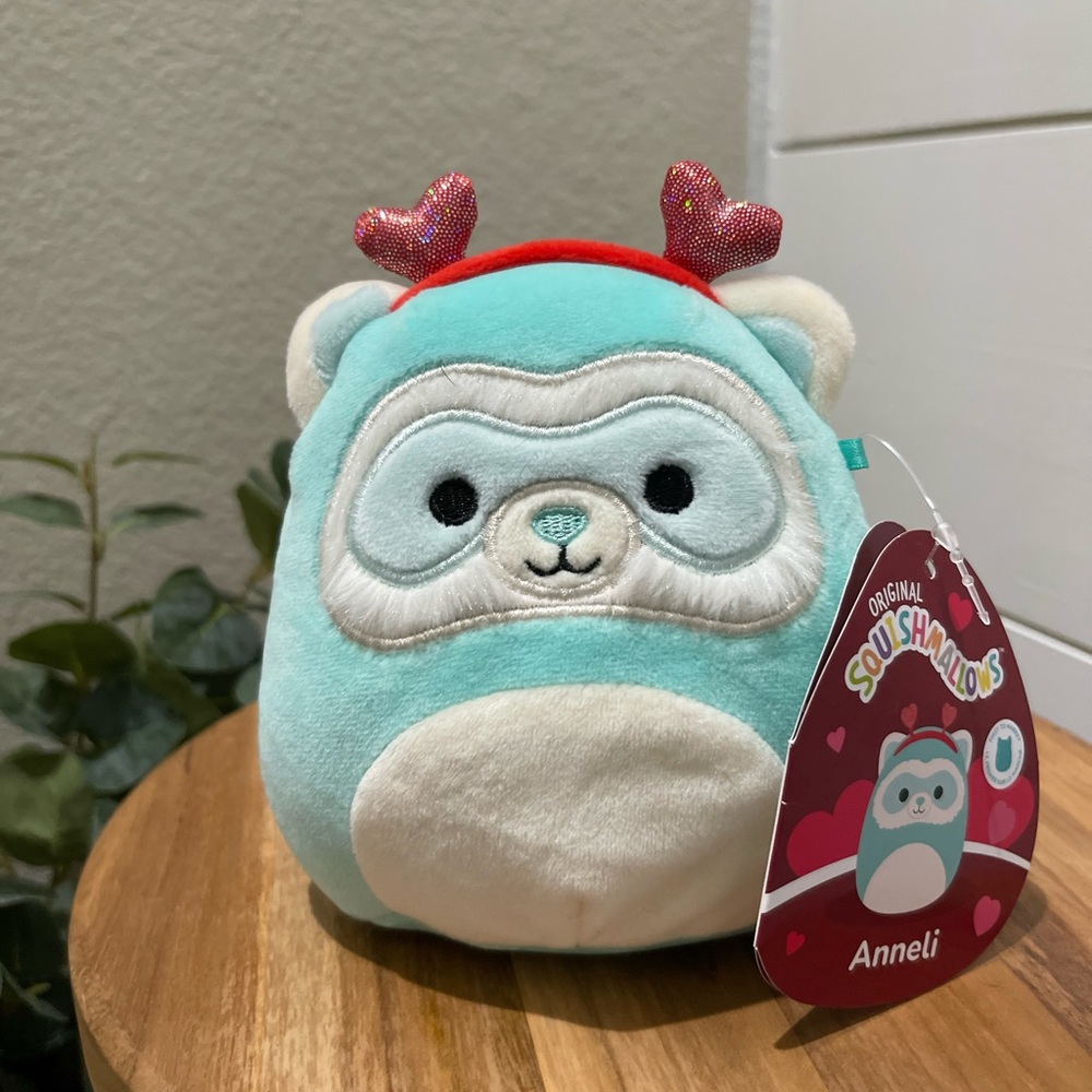 NWT squishmallows “Anneli”blue ferret valentines 5” squish